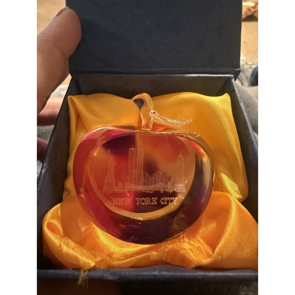 HTF UNIQUE NYC COLORFUL CRYSTAL GLASS APPLE PAPERWEIGHT With Box